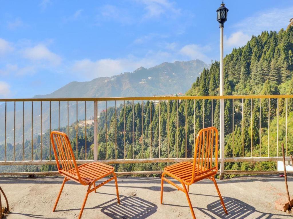 Hotel Jaiswal Estate ムスーリー エクステリア 写真